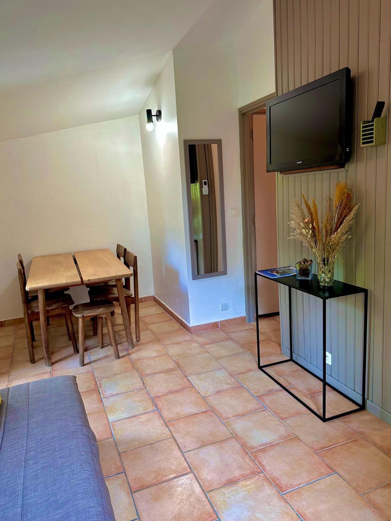 Village Vacances Du Camboussel Brassac  Экстерьер фото