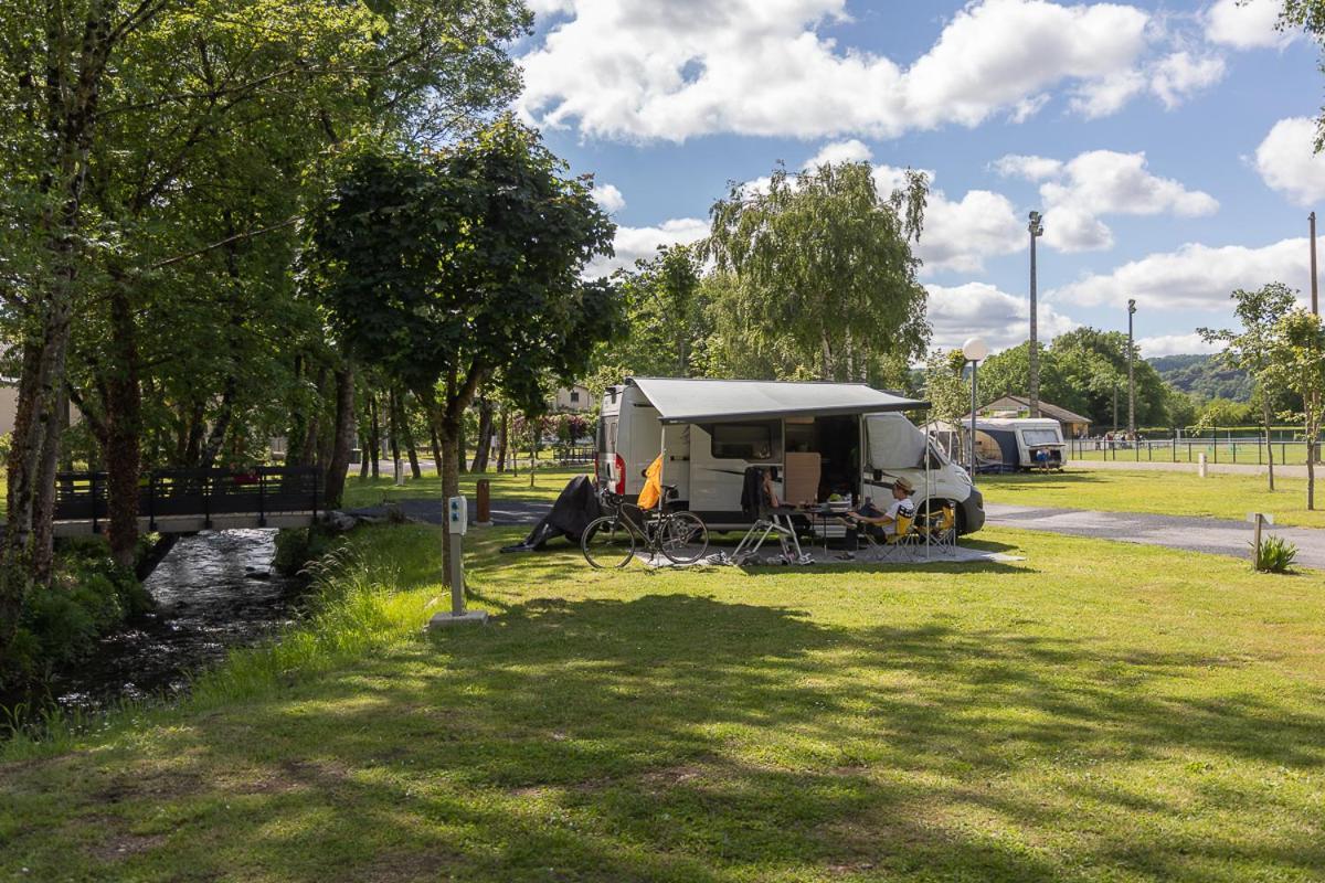 Village Vacances Du Camboussel Brassac  Экстерьер фото