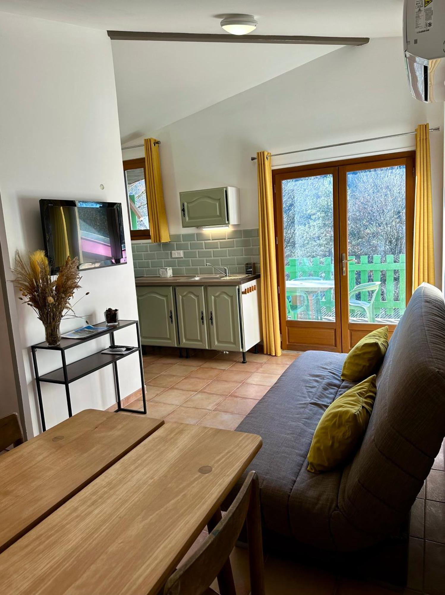 Village Vacances Du Camboussel Brassac  Экстерьер фото